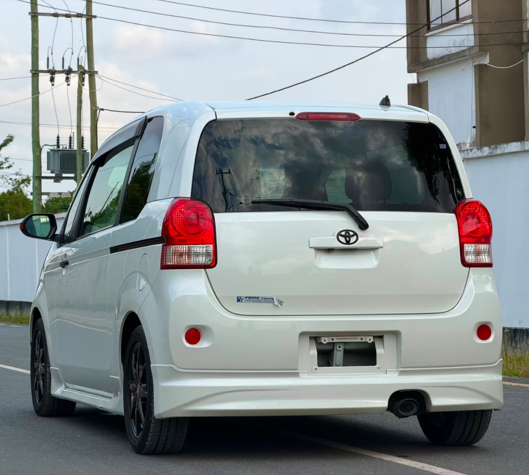 Toyota Porte thumbnail 9
